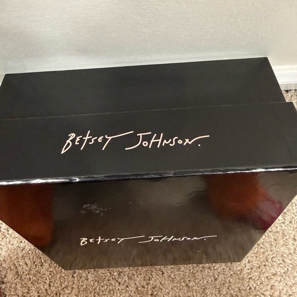 🆕 NWT and NIB Betsey Johnson pink mini bag with gummy bears - Picture 13 of 13